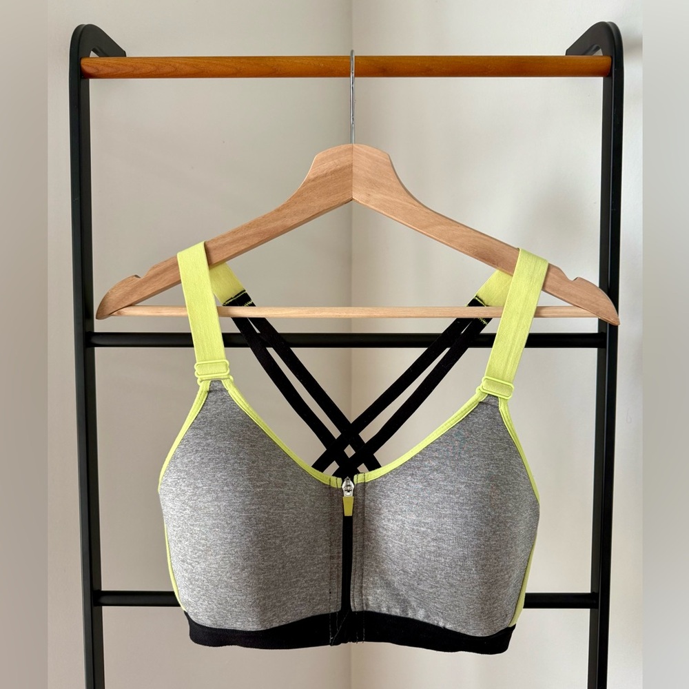 Women’s MTA Sport Zipper Front Sports Bra, Size L